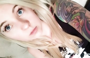 جگوار با ناخن های بلند سکس مامان خارجی یک از blowjob می دهد