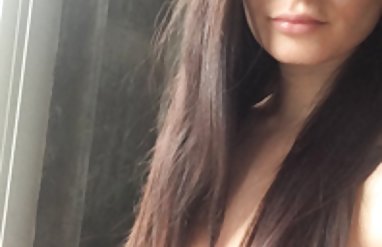 tinka ناز با خودش گیف سکسی خارجی بازی می کند