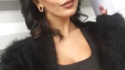 MILF فیلم سوپر سکسی خارجی از اسباب بازی ها در هر دو سوراخ استفاده می کند